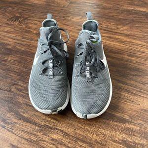 BARELY WORN NIKE TRAINERS